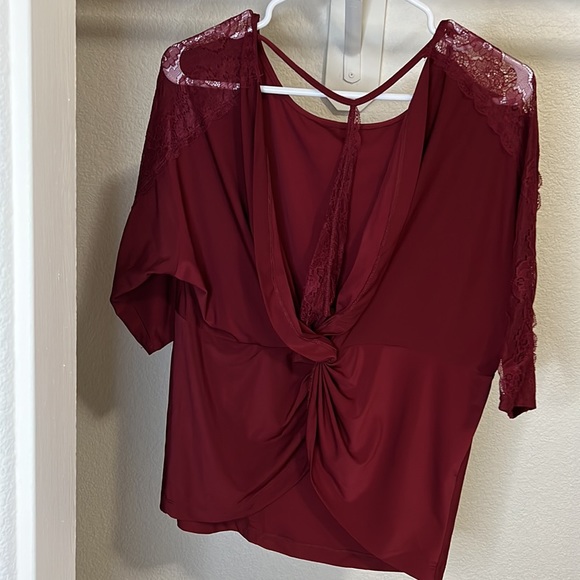 Buckle burgundy blouse with cross and lace backing - Picture 3 of 3